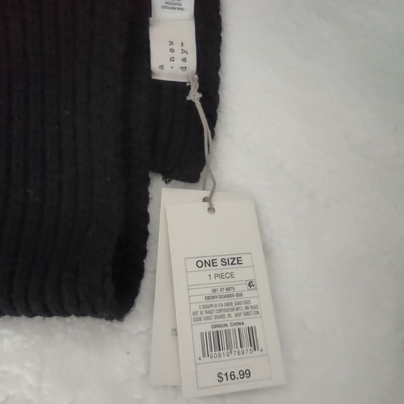 Isotoner Gloves and Ebony Scarf 1SZ - Picture 2 of 6